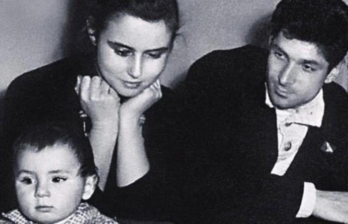 В первом браке родился сын. В первом браке родился сын.