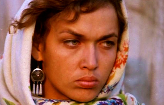 Высоцкий катал ее на «Мерседесе», «Будулай» ломился к ней ночью, а она ушла в монастырь: Почему не сложилось личное счастье Матлюбы Алимовой