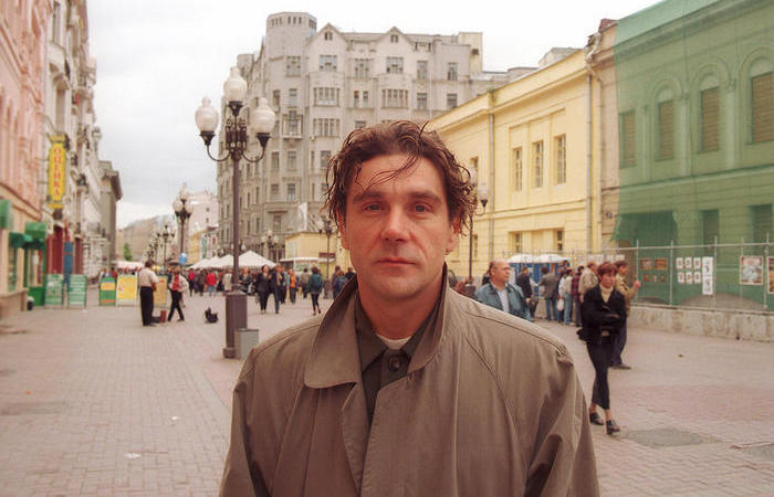 В жизни не всё было гладко. В жизни не всё было гладко.