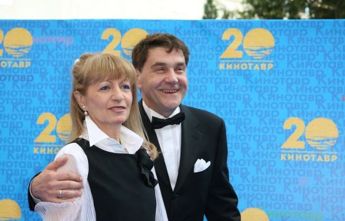 Питается её мудрыми советами!