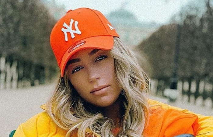 На её стороне всегда была только мать. На её стороне всегда была только мать.