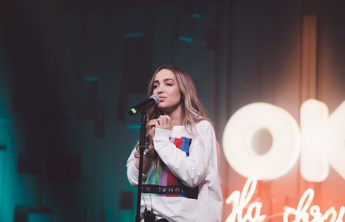 Шла к славе ступенька за ступенькой. Шла к славе ступенька за ступенькой.