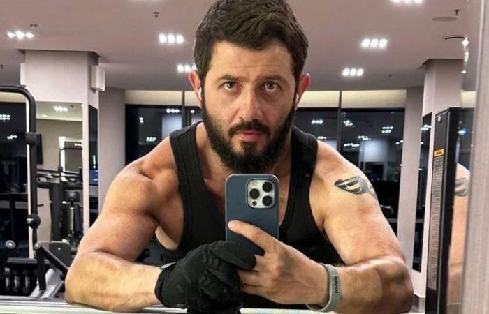 В последние годы занялся собой. 