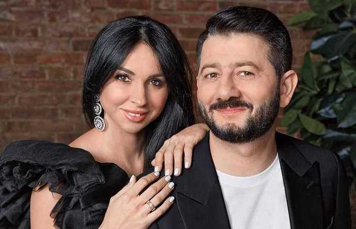 Женат был всего раз.