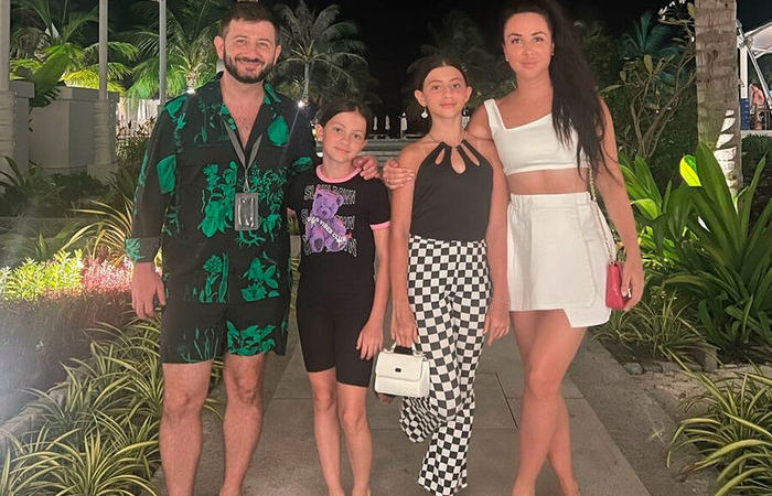 Михаил с семьей. 