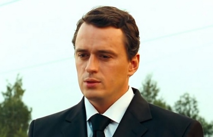 Долгое время отказывался от работы в кино.