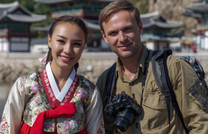 Что поражает туристов, которые отважились поехать в Северную Корею: Специальные позы для фото, гостиница-тюрьма и не только 