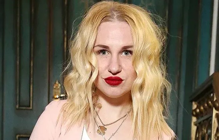 Первый муж был наркоманом, второй – двоеженцем, а третьего задержали с оружием: Как Валерия Гай Германика стала бабушкой в 41 год