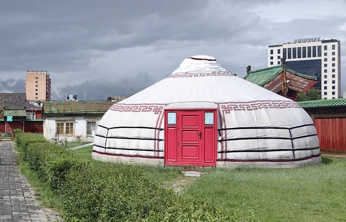 Городской ландшафт нельзя назвать урбанистическим.