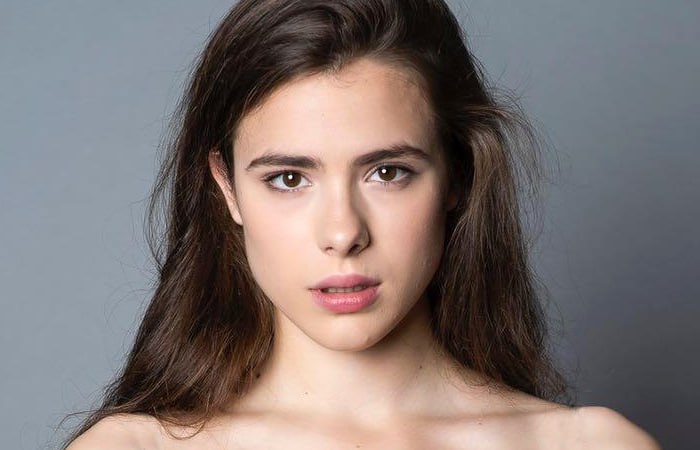 Снимается у Кончаловского и продает шапки по 2000 рублей: Секреты звезды «Авиатора» Дарьи Кукарских