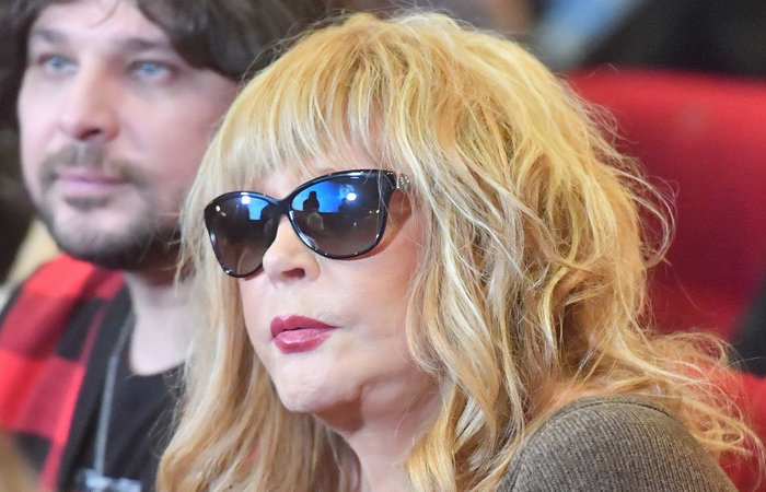 Певица продолжает высказывания.