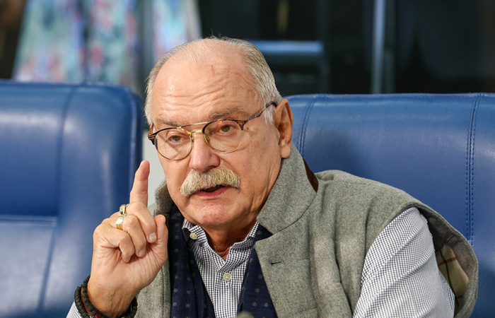 Досталось и Михалкову. 