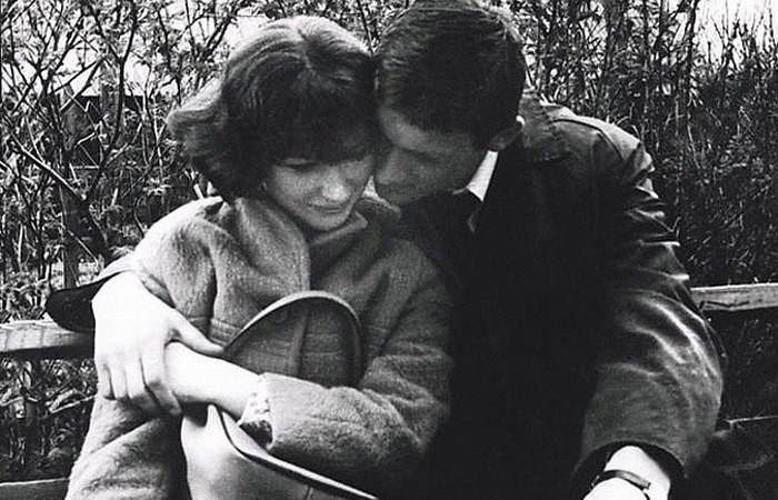 Дважды выходила замуж по-настоящему.