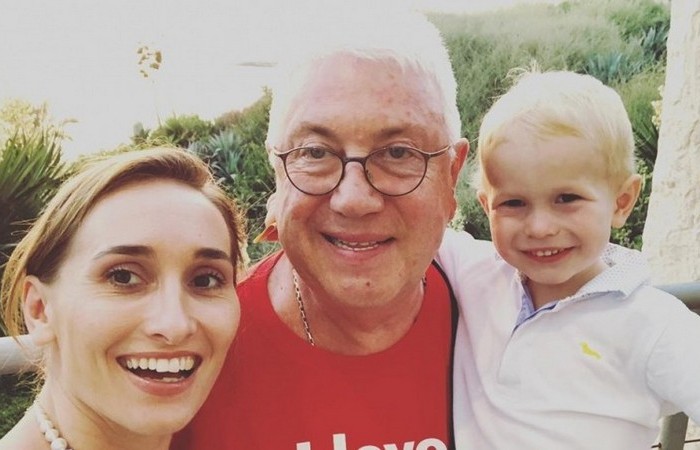 Всё ещё счастливы.