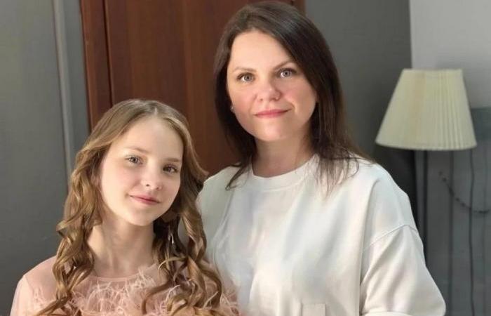 Папа появляется нечасто.