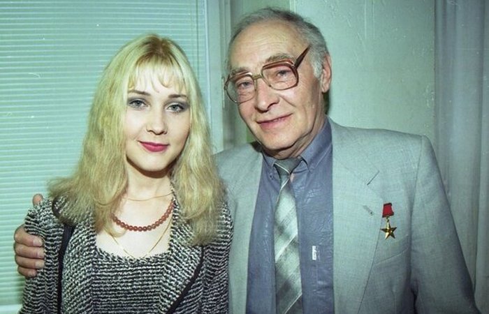 Тихонов с дочерью. Тихонов с дочерью.