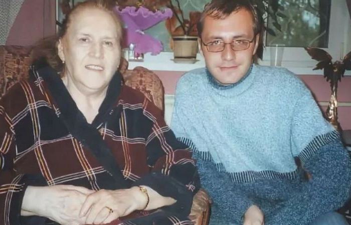 Владимир Тихонов с бабкой Нонной.