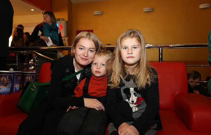 От первого брака - двое детей. От первого брака - двое детей.