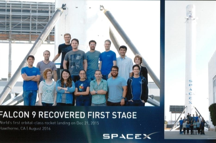 Томаш Чайка с коллегами, принимавшими участие в запуске Falcon Heavy.