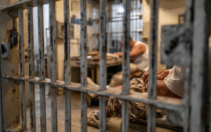 Сидят здесь самые страшные преступники.