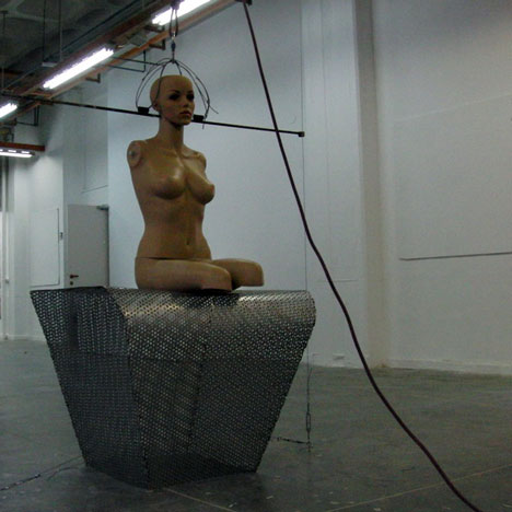 Free Falling - концептуально-технологическая инсталляция от Ezri Tarazi
