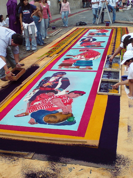 Альфомбра - гватемальские пасхальные ковры из песка и опилок