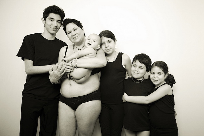 Зи Мартин-Мендиа, мать шестерых детей от 3 до 16 лет (младшего нет на фото)