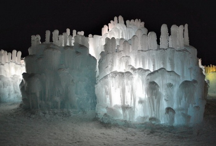 Ледяной замок, построенный Брентоном Кристенсеном (Колорадо)