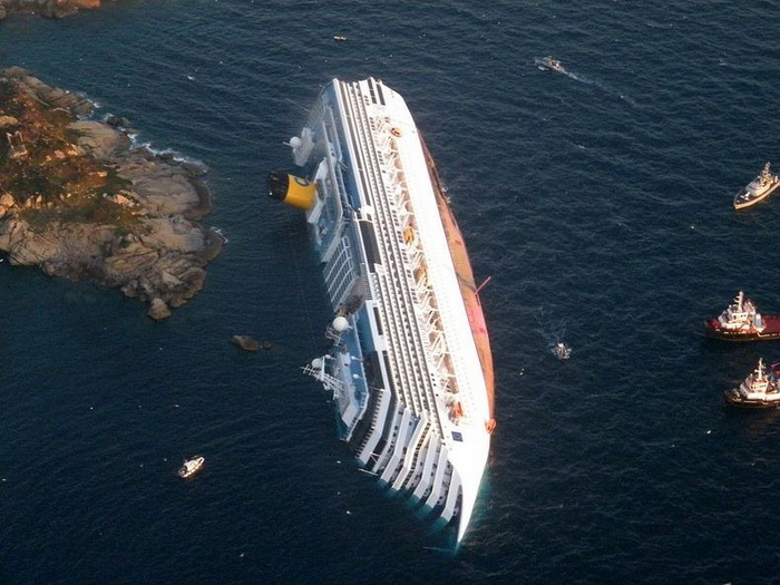 Затонувший лайнер Costa Concordia - итальянская достопримечательность