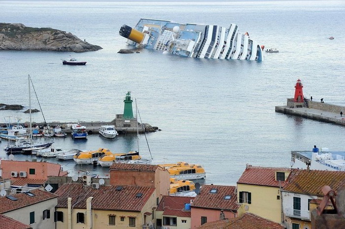 Затонувший лайнер Costa Concordia - итальянская достопримечательность