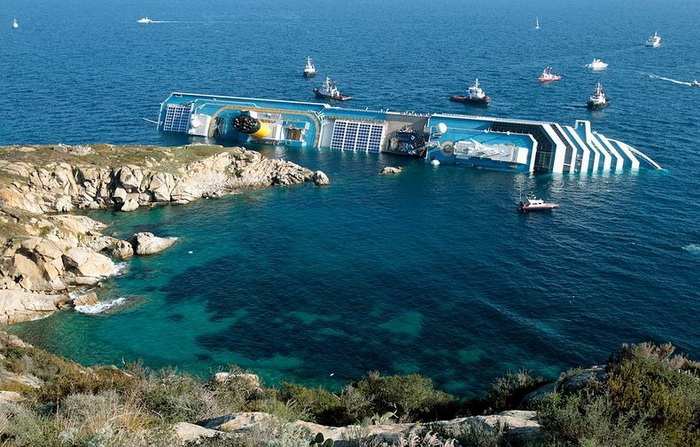 Затонувший лайнер Costa Concordia - итальянская достопримечательность