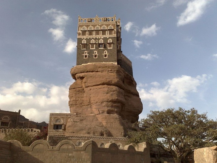 Дар аль Хайяр - замок, построенный на скале (Йемен)
