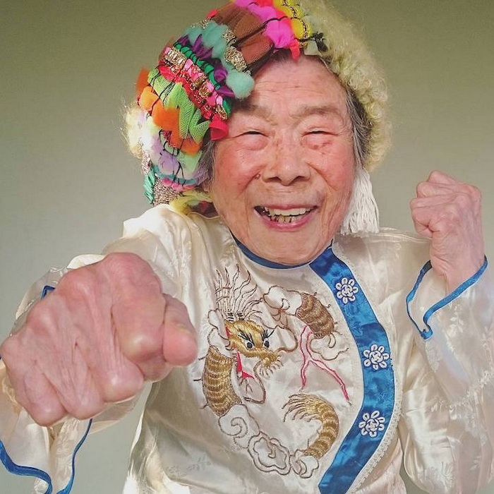 Emiko Weavings - 93-летняя фотомодель