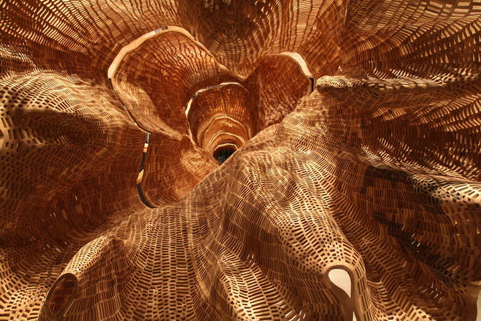 Скульптура гигантского дерева от Джона Грейда (John Grade)