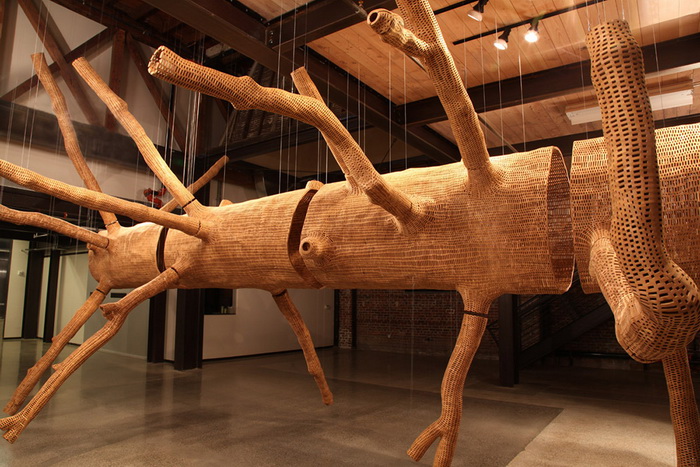 Скульптура гигантского дерева от Джона Грейда (John Grade)