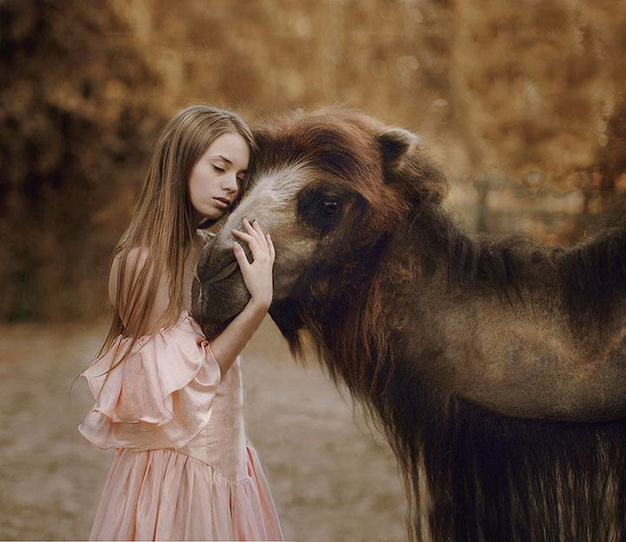 Очаровательные девушки и дикие животные на фотографиях Катерины Плотниковой