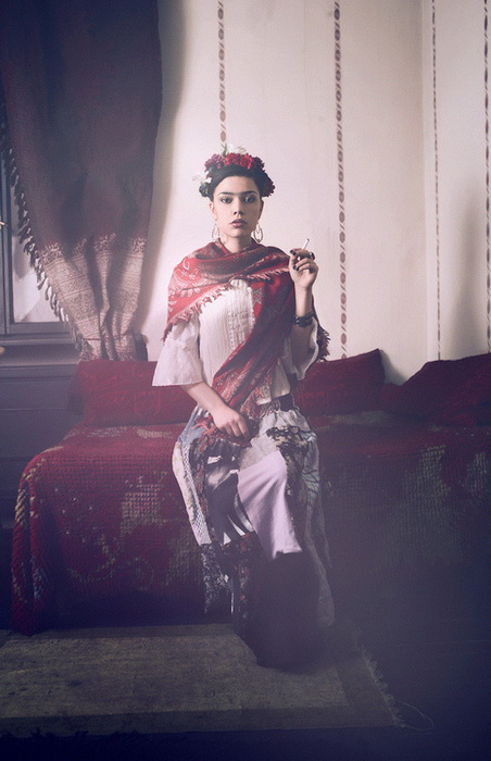 Фотограф Кирилл Станоев воссоздал в современный образ Фриды Кало
