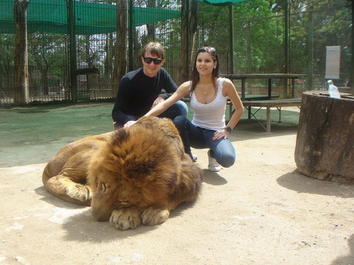 Идиллия зверей и людей в зоопарке Лухан (Буэнос-Айрес)