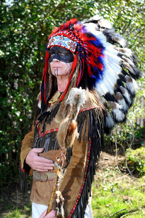 Для *уэльского апачи* Мангаса Коларадаса национальный костюм - не прихоть, а призвание