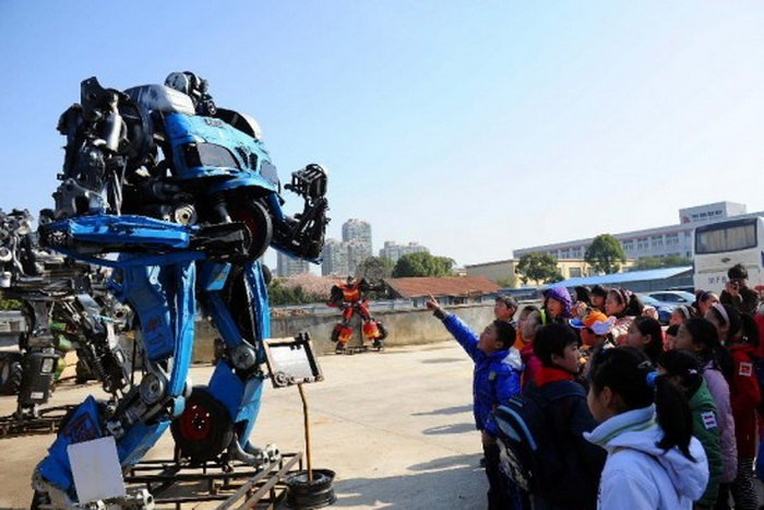 Трансформеры в китайском тематическом парке Mr. Iron Robot