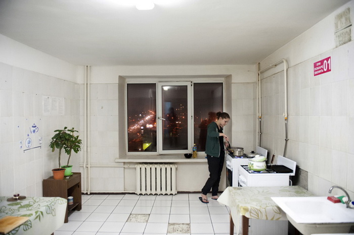 Жизнь в московских общежитиях: цикл работ канадского фотожурналиста