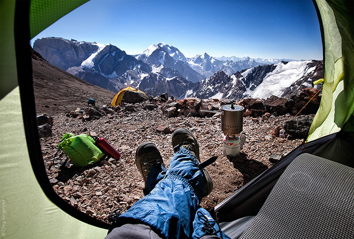 Утренние виды из палатки: вид на перевал Чимтарга (4700м)