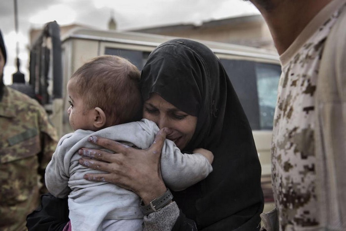 Мать с ребенком на руках, Сурт, Ливия