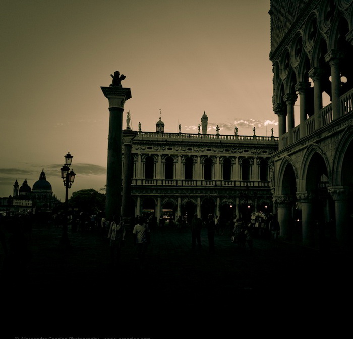 Dark Venice: темные улицы Венеции на фотографиях Alessandro Cancian