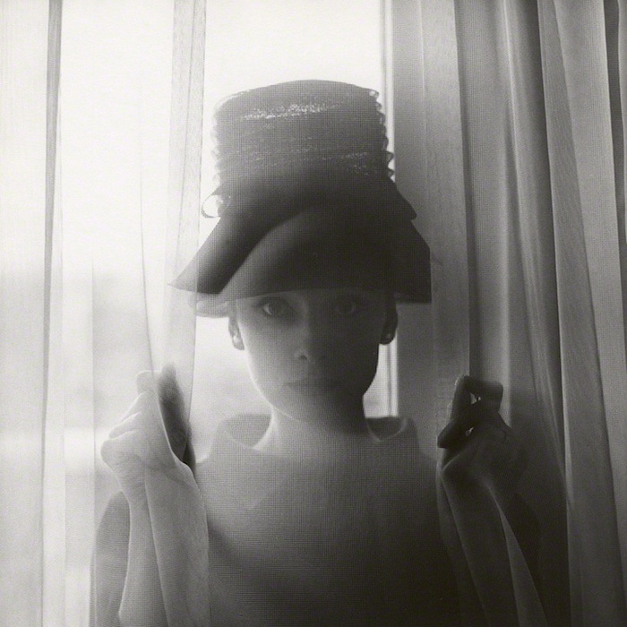 Раритетные фотопортреты Одри Хепбёрн. Фотограф Сесил Битон, 1963 г.