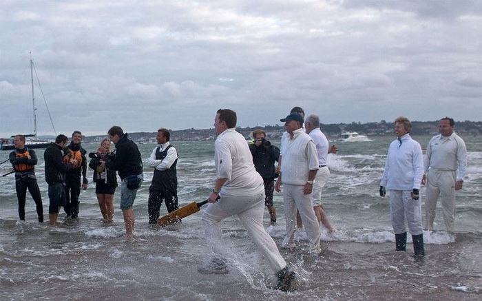 *Водный* крикет: необычные соревнования англичан