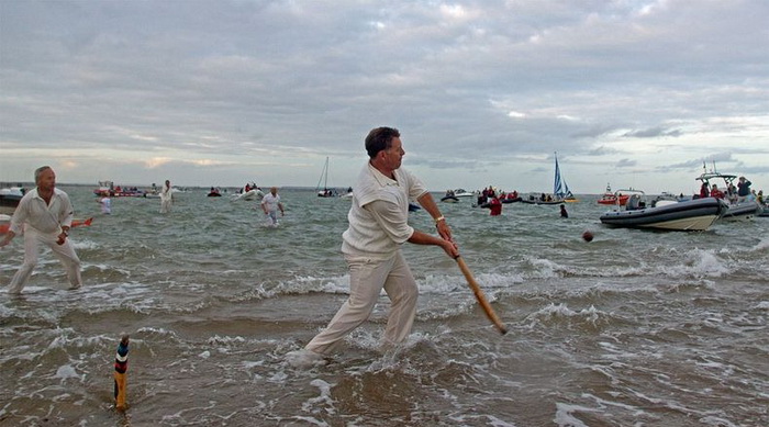 *Водный* крикет: необычные соревнования англичан