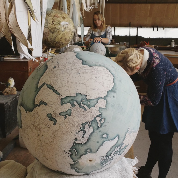 Рисованные глобусы от компании Bellerby & Co. Globemakers