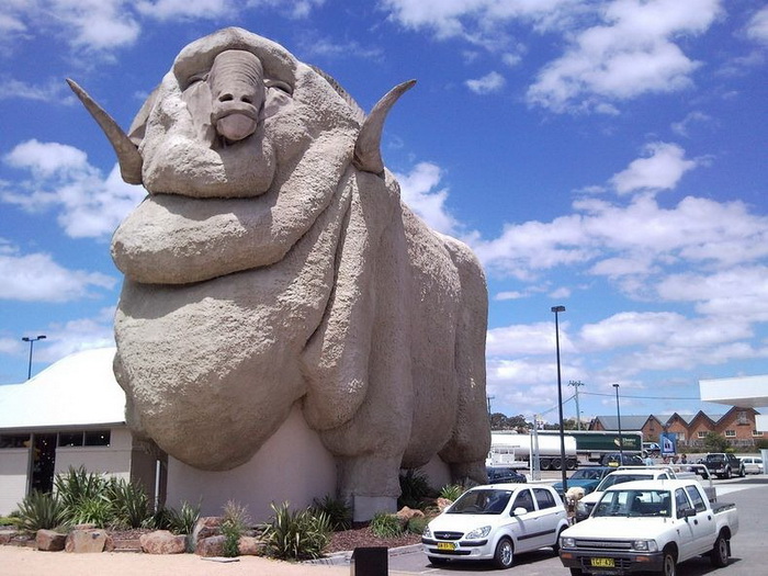 Гигантские памятники  в Австралии