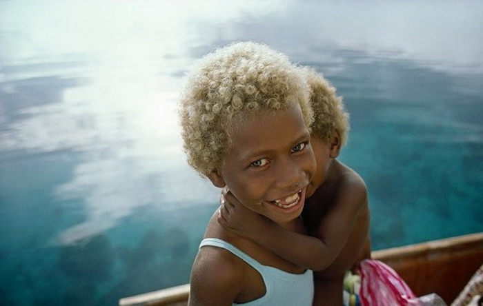 Темнокожие блондины - необычные жители Меланезии.